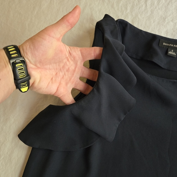 Banana Republic Navy Ruffle Sleeve Shell Blouse - Picture 3 of 8